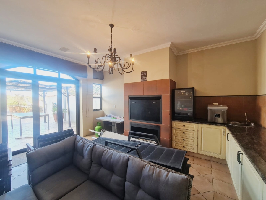 To Let 3 Bedroom Property for Rent in Estate D Afrique North West
